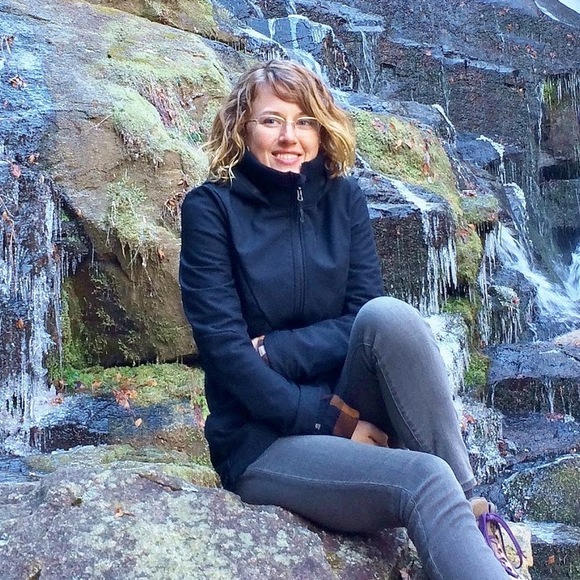 Meet your Posher, Katie - Picture 1 of 1